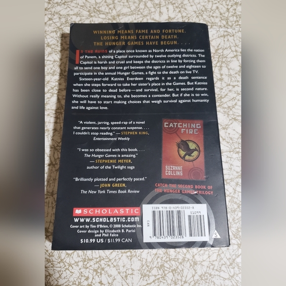 The Hunger Games Paperback Book - Picture 4 of 4